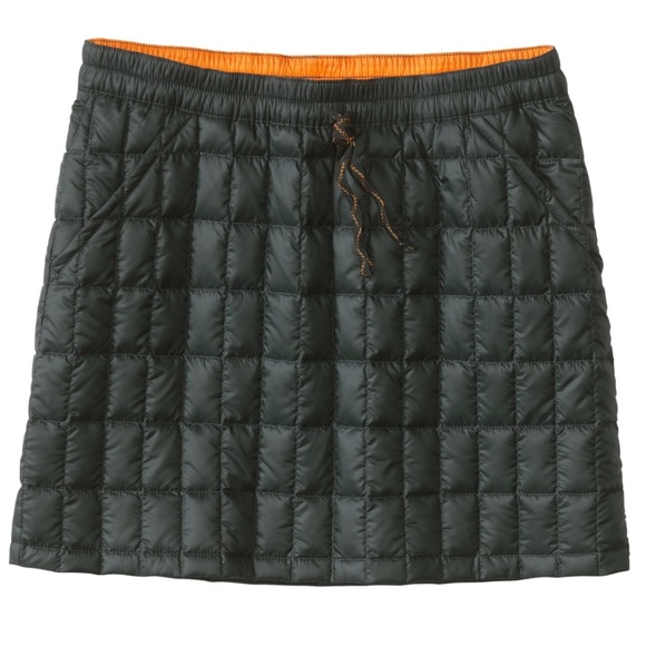Patagonia Dresses & Skirts - Patagonia green Quilted Mini Skirt XS
